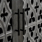 Armoire ancienne à quatre portes ajourées